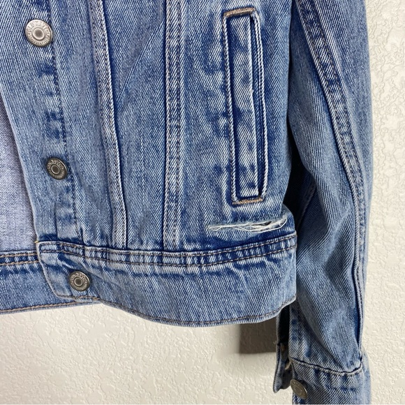 Old Navy Medium Wash Distressed Denim Blue Jean Jacket - Picture 5 of 8